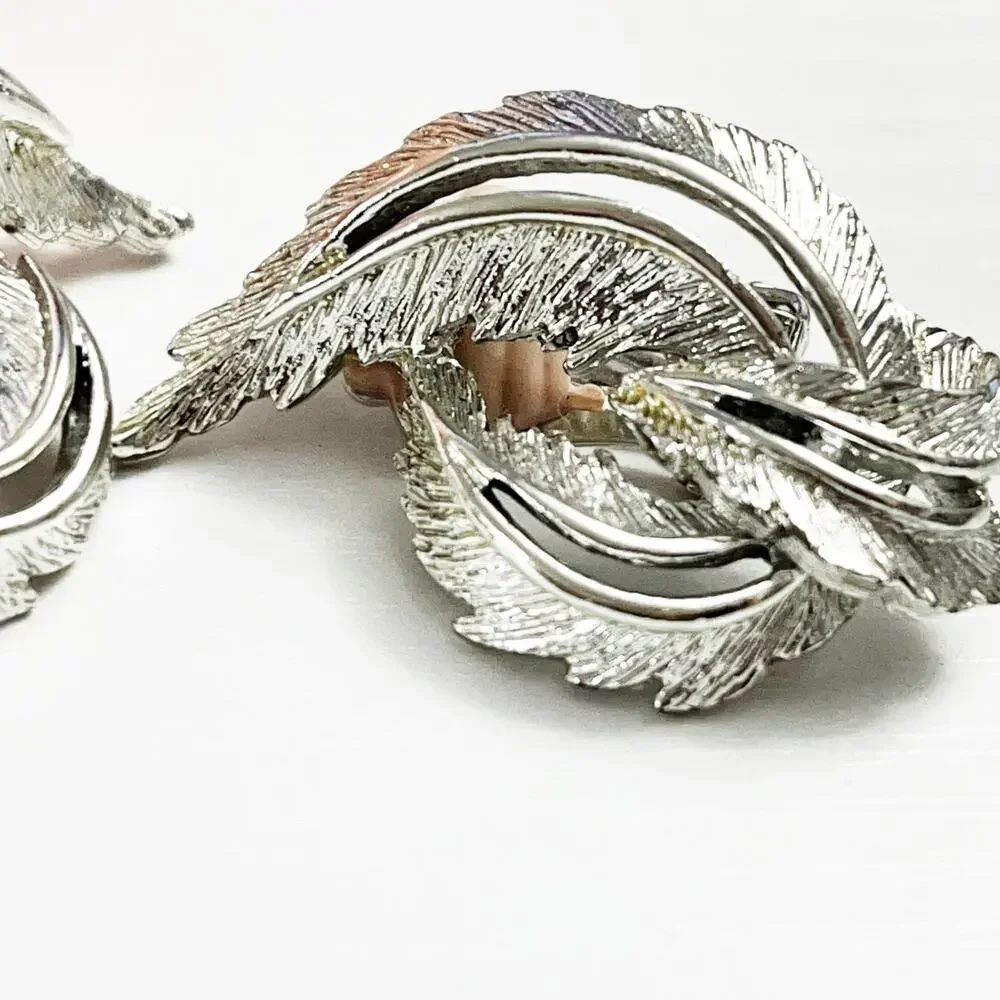 Sarah Coventry Vintage Feathered Fashion Silver tone Clip Earrings
